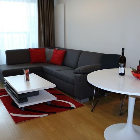 Panorama City Apartment With Free Parking Братислава Екстер'єр фото