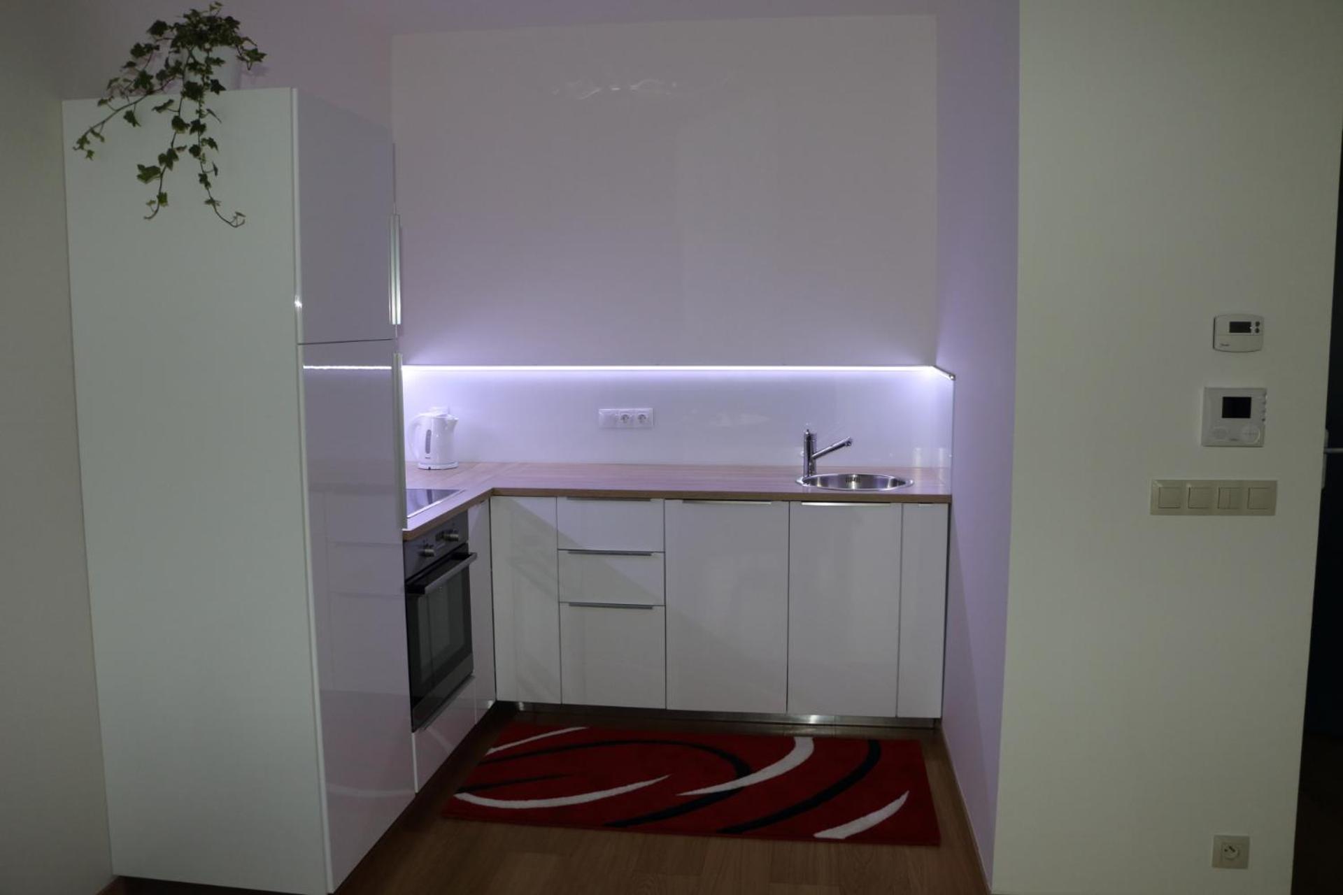 Panorama City Apartment With Free Parking Братислава Екстер'єр фото
