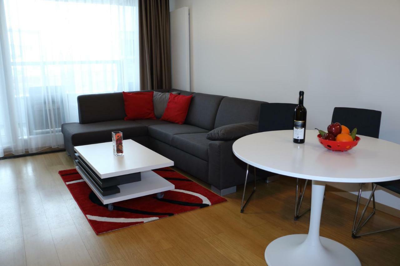 Panorama City Apartment With Free Parking Братислава Екстер'єр фото