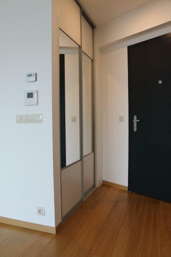 Panorama City Apartment With Free Parking Братислава Екстер'єр фото